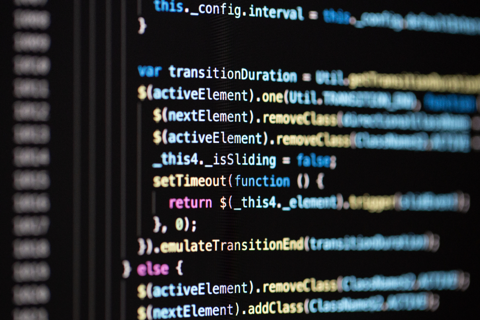 Écran affichant du code informatique
